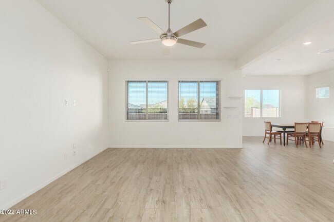 18545 W Chuckwalla Canyon Rd Goodyear, AZ 85338 photo 3