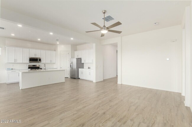 18545 W Chuckwalla Canyon Rd Goodyear, AZ 85338 photo 4