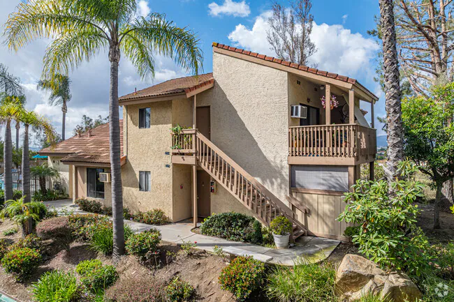 Country Club Villas