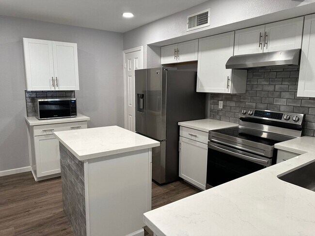 445 S Seawynds Blvd Gilbert, AZ 85233 photo 3