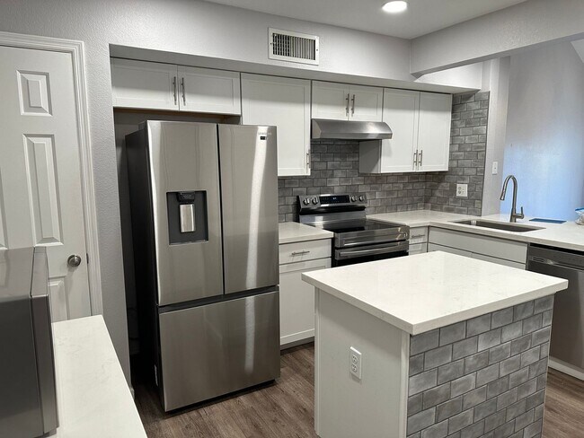 445 S Seawynds Blvd Gilbert, AZ 85233 photo 4