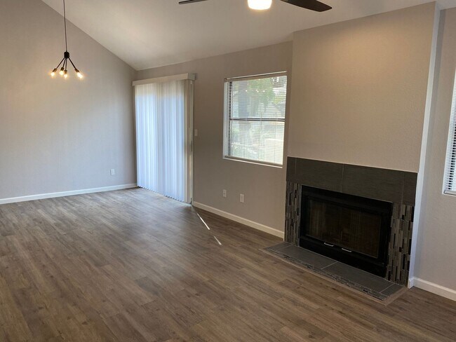 445 S Seawynds Blvd Gilbert, AZ 85233 photo 2