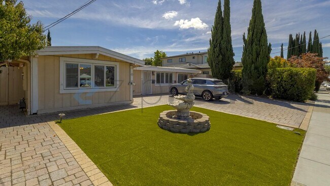 2330 Olive Ave photo 2