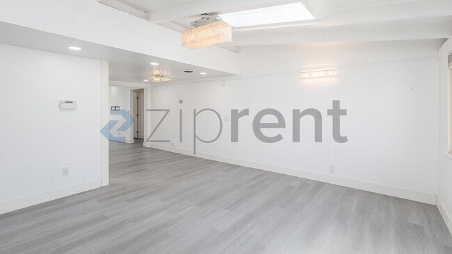 2330 Olive Ave photo 5