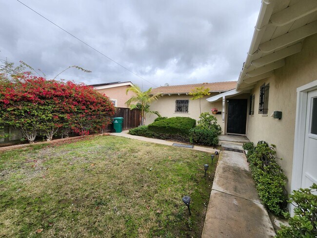 2609 Elyssee St San Diego, CA 92123 photo 2