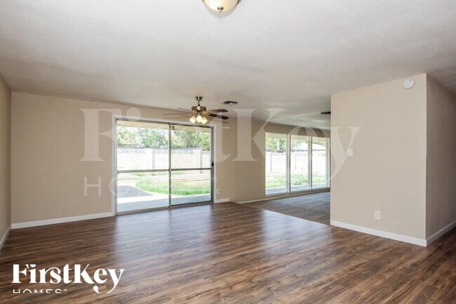 3826 W Griswold Rd Phoenix, AZ 85051 photo 3