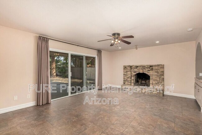 8219 E Morgan Trail Scottsdale, AZ 85258 photo 3