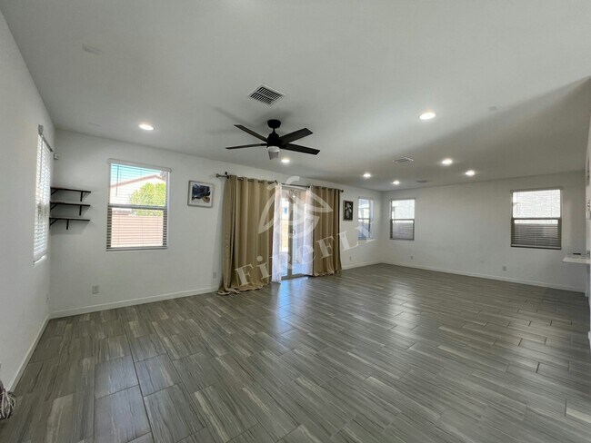 9552 W Sells Dr Phoenix, AZ 85037 photo 5