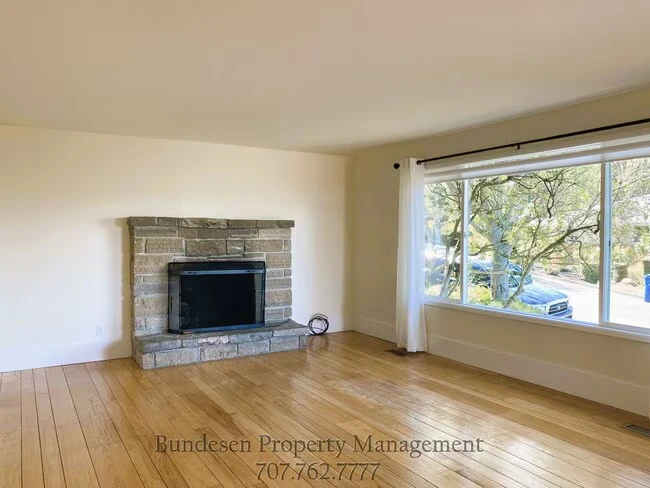 77 Sunny Hill Dr Petaluma, CA 94952 photo 3