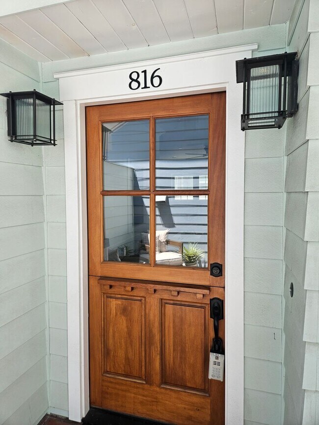 816 F Ave Coronado, CA 92118