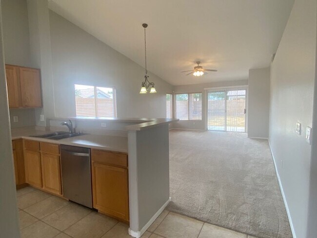 3605 E Woodside Way Gilbert, AZ 85297 photo 2
