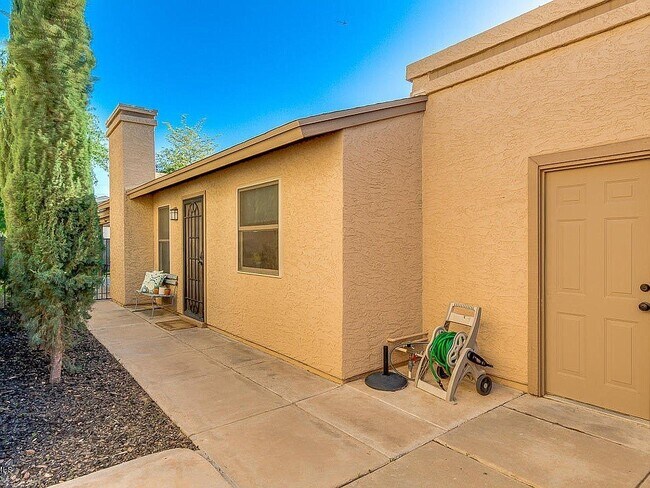 4035 E Camino St photo 5
