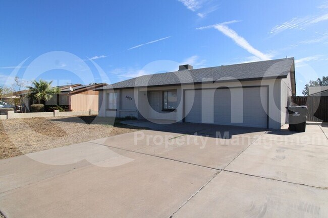 5627 S 41st St Phoenix, AZ 85040 photo 2