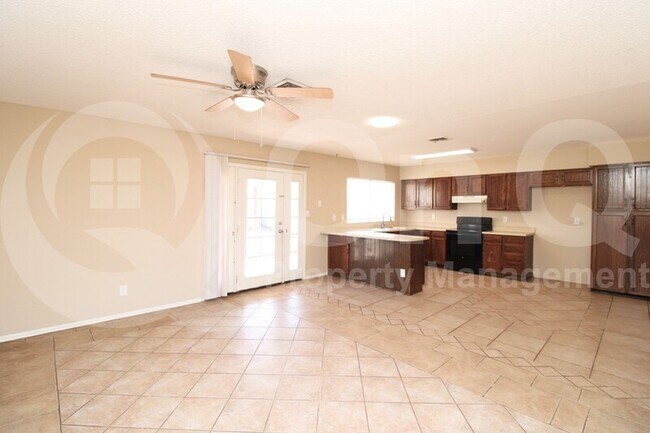 5627 S 41st St Phoenix, AZ 85040 photo 5