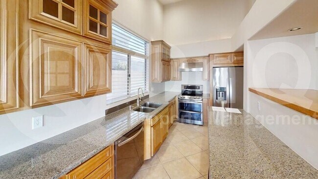 4442 E Graythorn St Phoenix, AZ 85044 photo 3