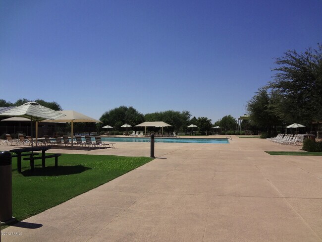 4083 S Hemet St Gilbert, AZ 85297 photo 2