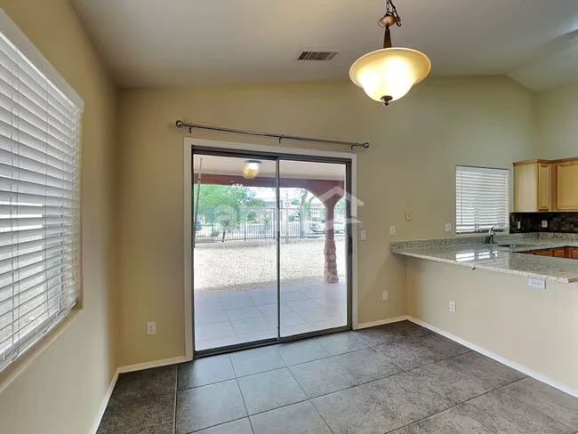 5354 W Jessica Ln Phoenix, AZ 85339 photo 4