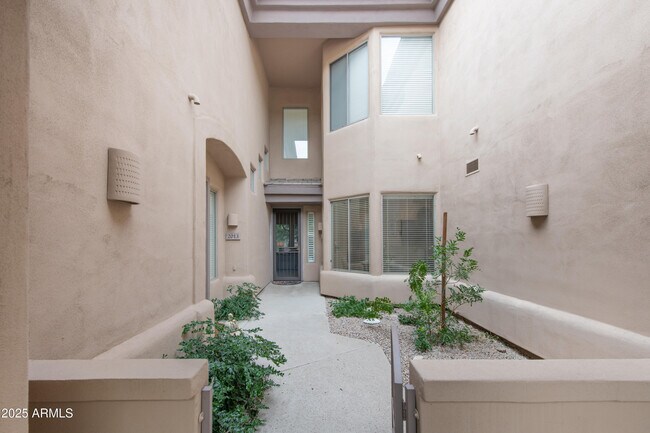 16420 N Thompson Peak Pkwy Scottsdale, AZ 85260 photo 2