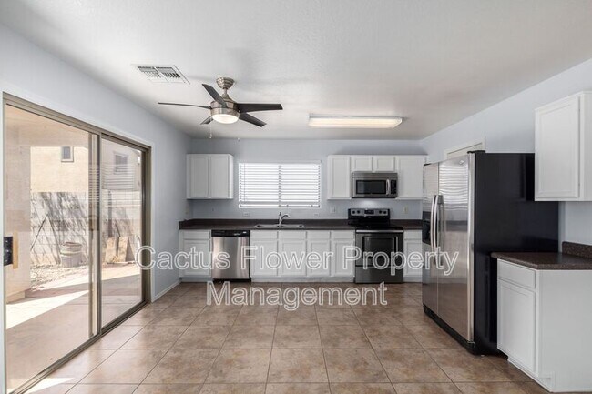 2464 S Nielson St Gilbert, AZ 85295 photo 3