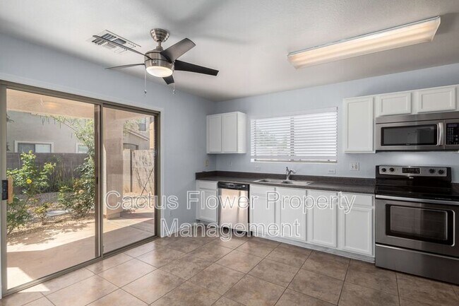 2464 S Nielson St Gilbert, AZ 85295 photo 4