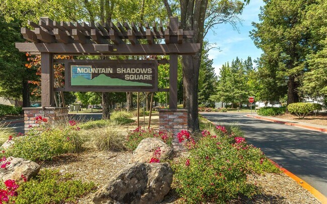 80 Francis Cir Rohnert Park, CA 94928