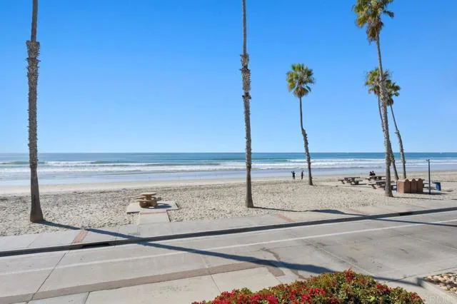 600 The Strand N Oceanside, CA 92054 photo 2