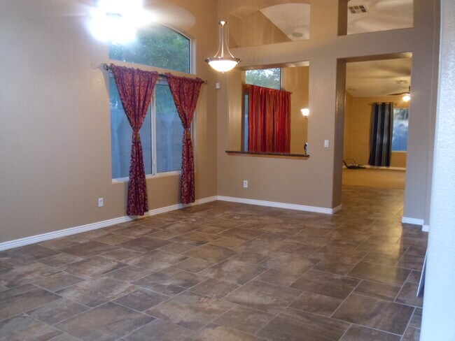 2260 S Southwind Dr Gilbert, AZ 85295 photo 3