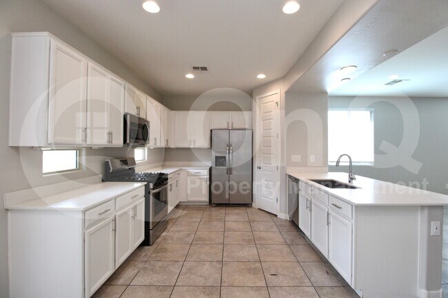 3819 S 65th Ave Phoenix, AZ 85043 photo 4