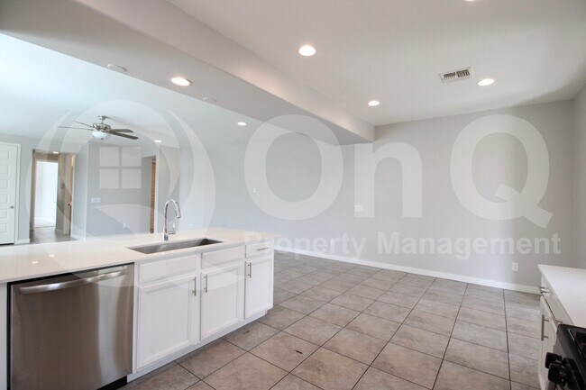 3819 S 65th Ave Phoenix, AZ 85043 photo 5