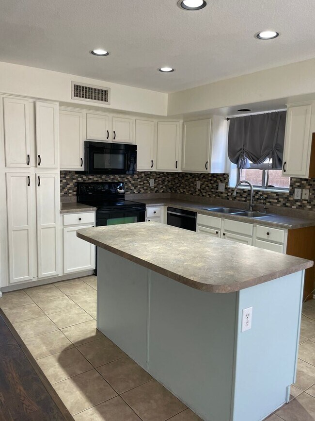 12411 W Rancho Dr Litchfield Park, AZ 85340 photo 3