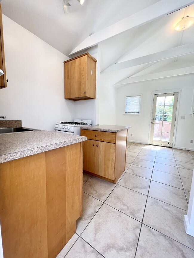 5075 Niagara Ave San Diego, CA 92107 photo 4