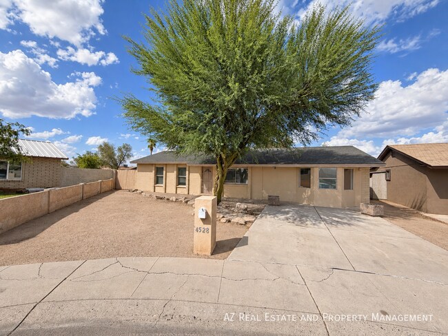 4528 W Palm Ln