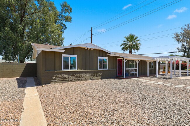 2302 W Berridge Ln Phoenix, AZ 85015 photo 4