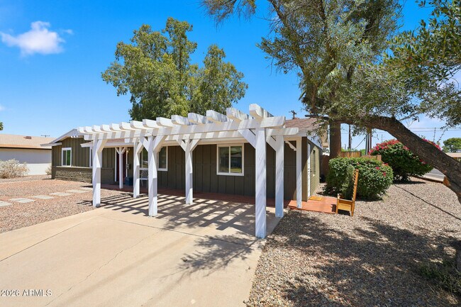 2302 W Berridge Ln Phoenix, AZ 85015 photo 2