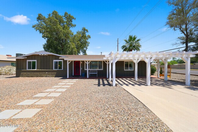 2302 W Berridge Ln Phoenix, AZ 85015