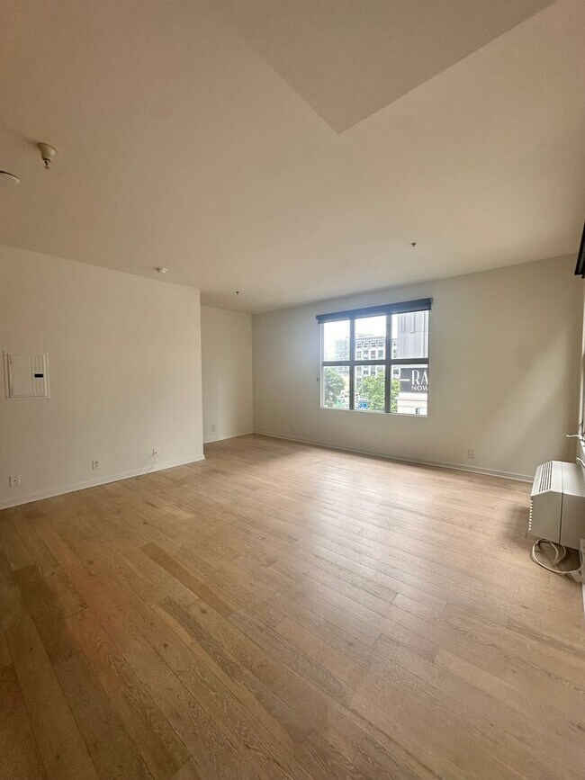 988 G St San Diego, CA 92101