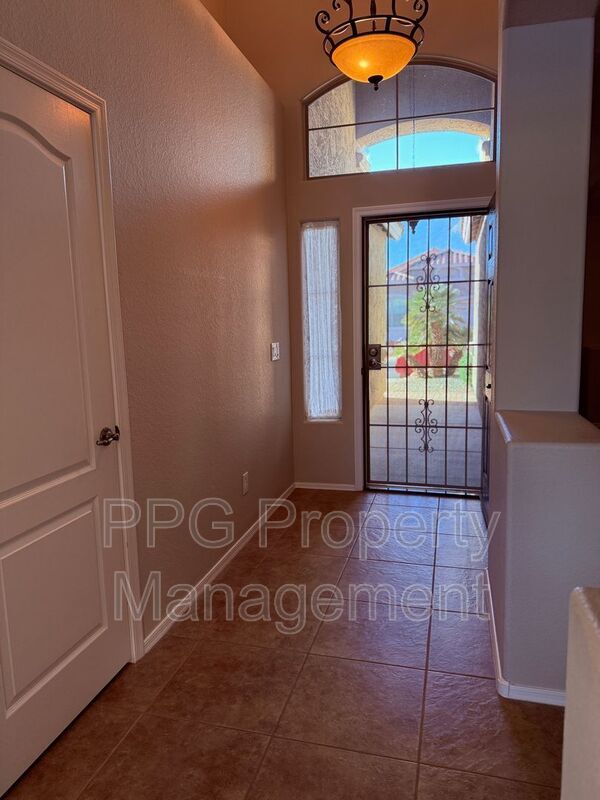 18252 W Buena Vista Dr Surprise, AZ 85374 photo 4