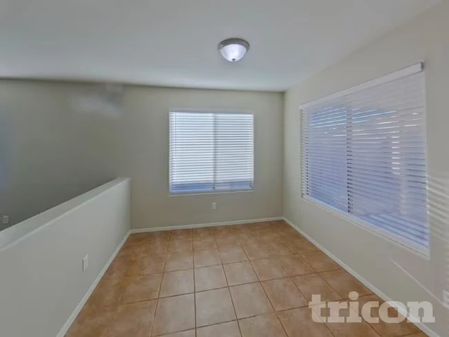 42309 W Desert Fairways Dr Maricopa, AZ 85138 photo 3