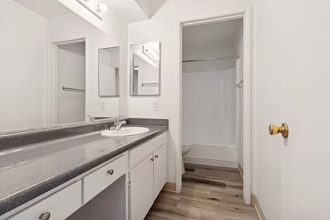 Canyon Rim Apartments photo 4