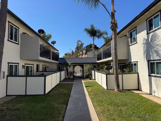Vista Glen Apartments photo 2