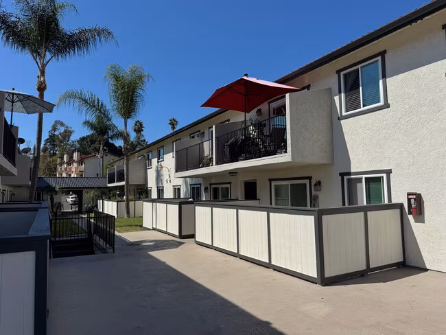 Vista Glen Apartments photo 4