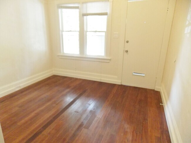 856-860 32nd St Oakland, CA 94608 photo 5