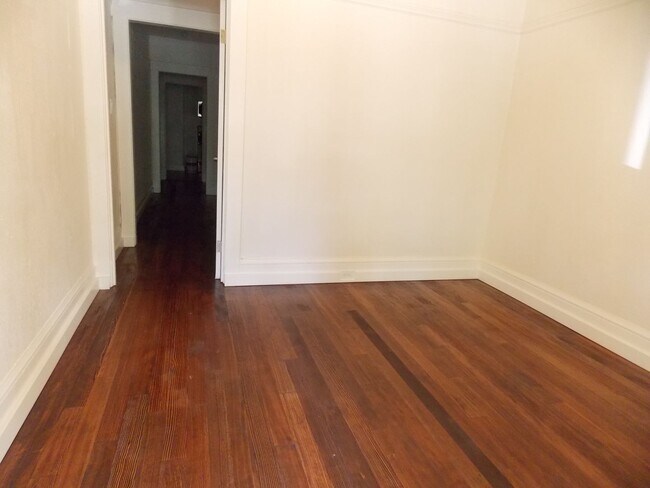 856-860 32nd St Oakland, CA 94608 photo 4