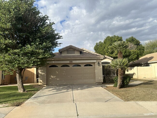 1130 N Martingale Rd Gilbert, AZ 85234 photo 2