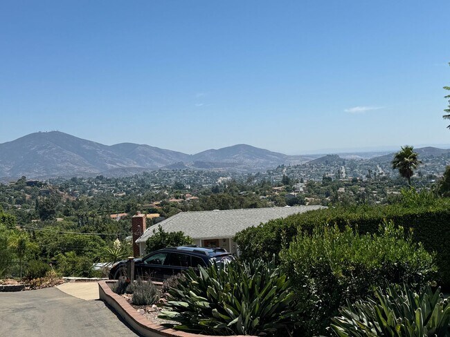 4884 Vista Arroyo photo 2