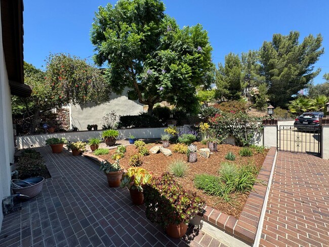 4884 Vista Arroyo photo 3