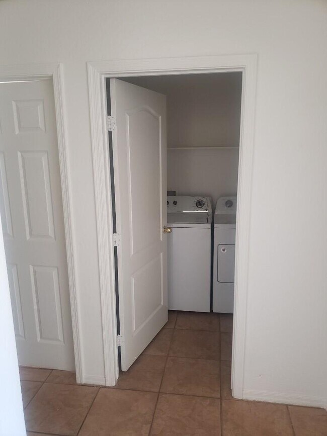 403 N Sunshine Blvd Eloy, AZ 85131 photo 4