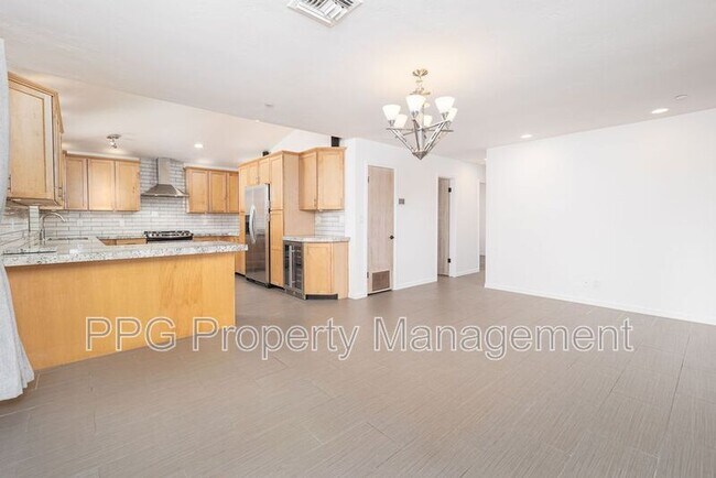 8718 E Thornwood Dr Scottsdale, AZ 85251 photo 5