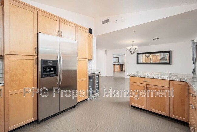8718 E Thornwood Dr Scottsdale, AZ 85251 photo 4
