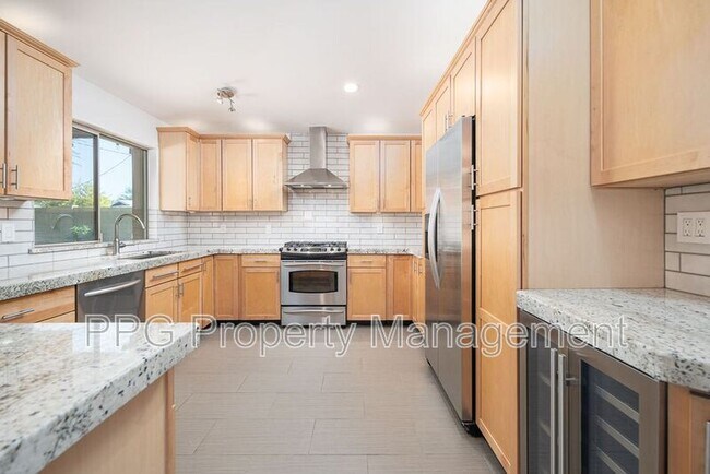 8718 E Thornwood Dr Scottsdale, AZ 85251 photo 3